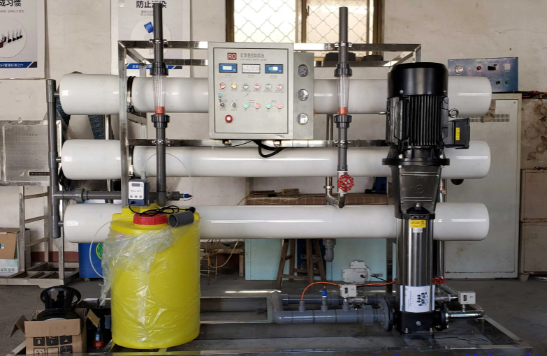 1-10噸小型<a href=http://m.siliaonet.com/fstcjssb/ target=_blank class=infotextkey>反滲透凈水設備</a>